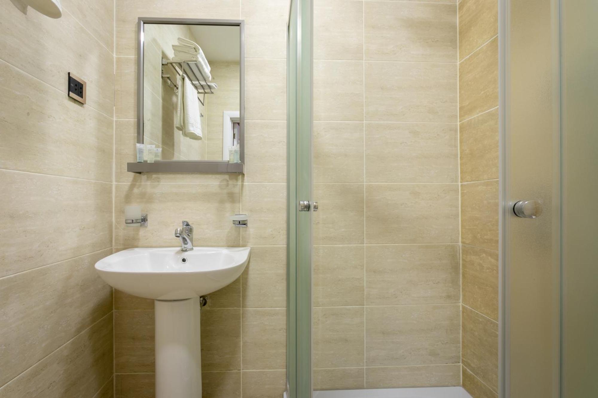 Garden Inn Nizami Hotel Баку Экстерьер фото